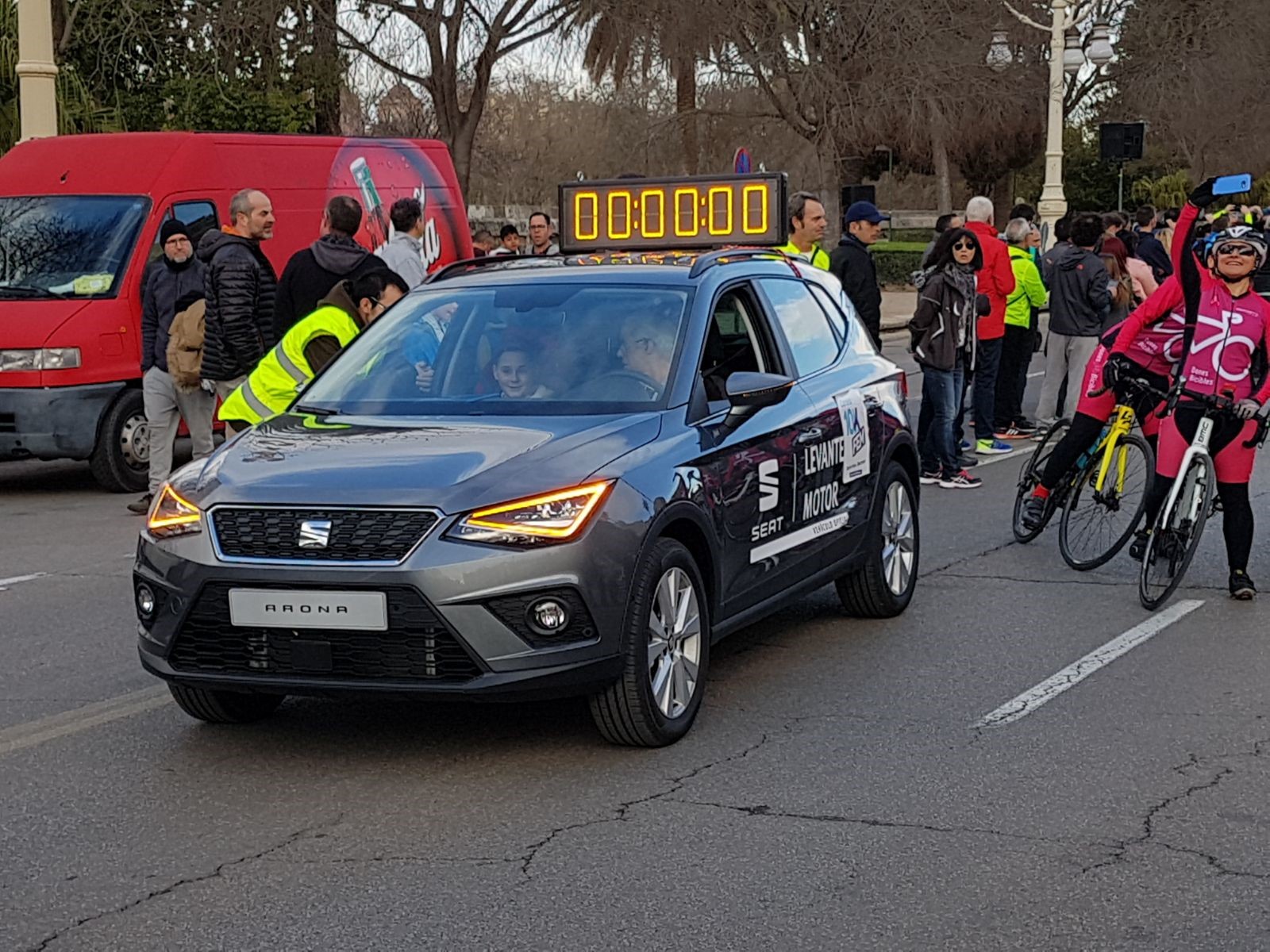 Levante Motor patrocinadores 10KFEM